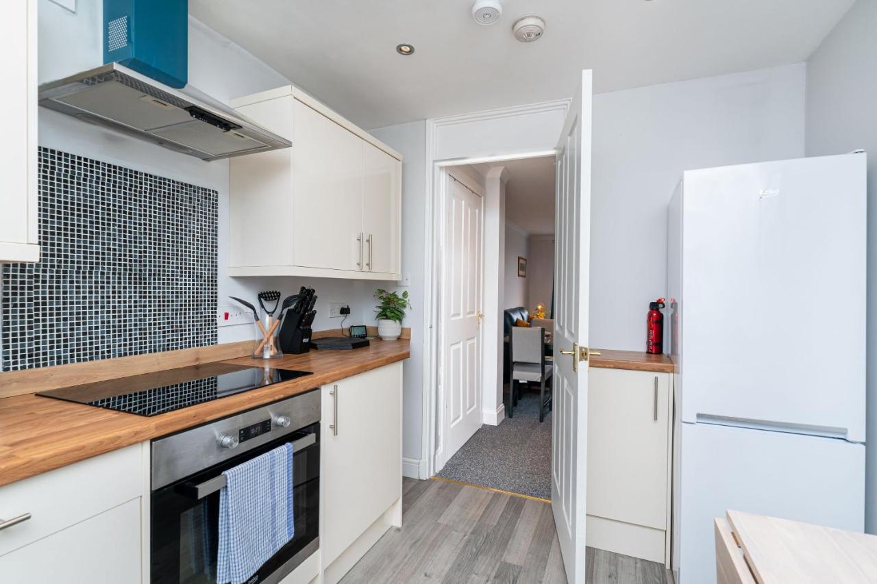 Lovely 3-Bedroom Flat With Free Parking Bridge of Allan Exterior foto